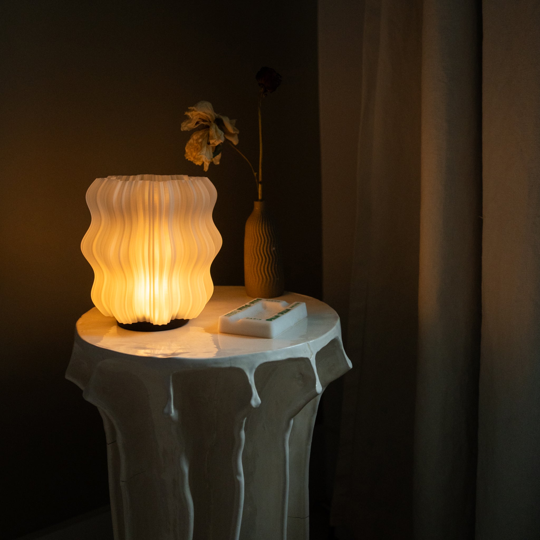 Cordless Mini Wavy Lamp – USB-C Rechargeable Sculptural Table Lamp