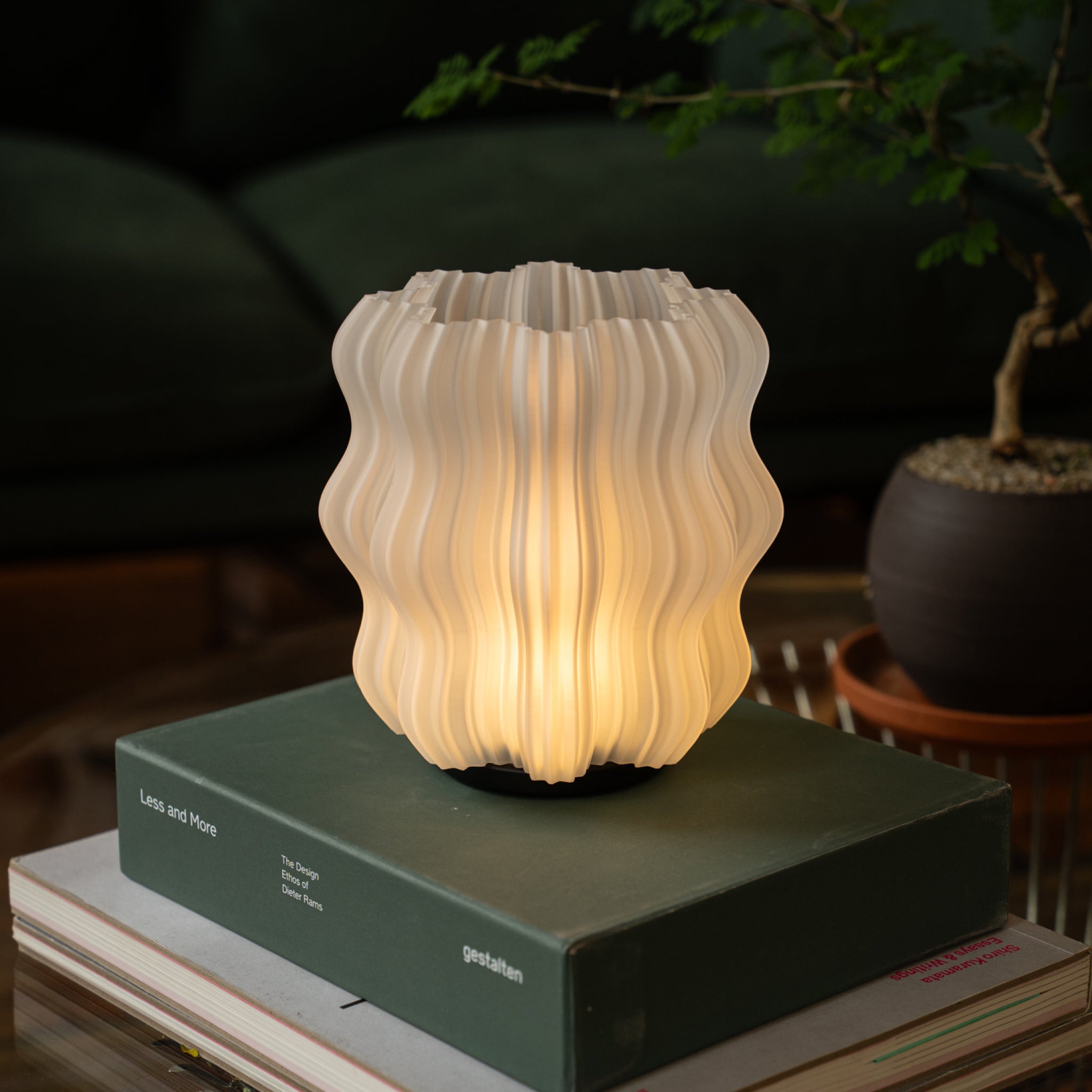 Cordless Mini Wavy Lamp – USB-C Rechargeable Sculptural Table Lamp