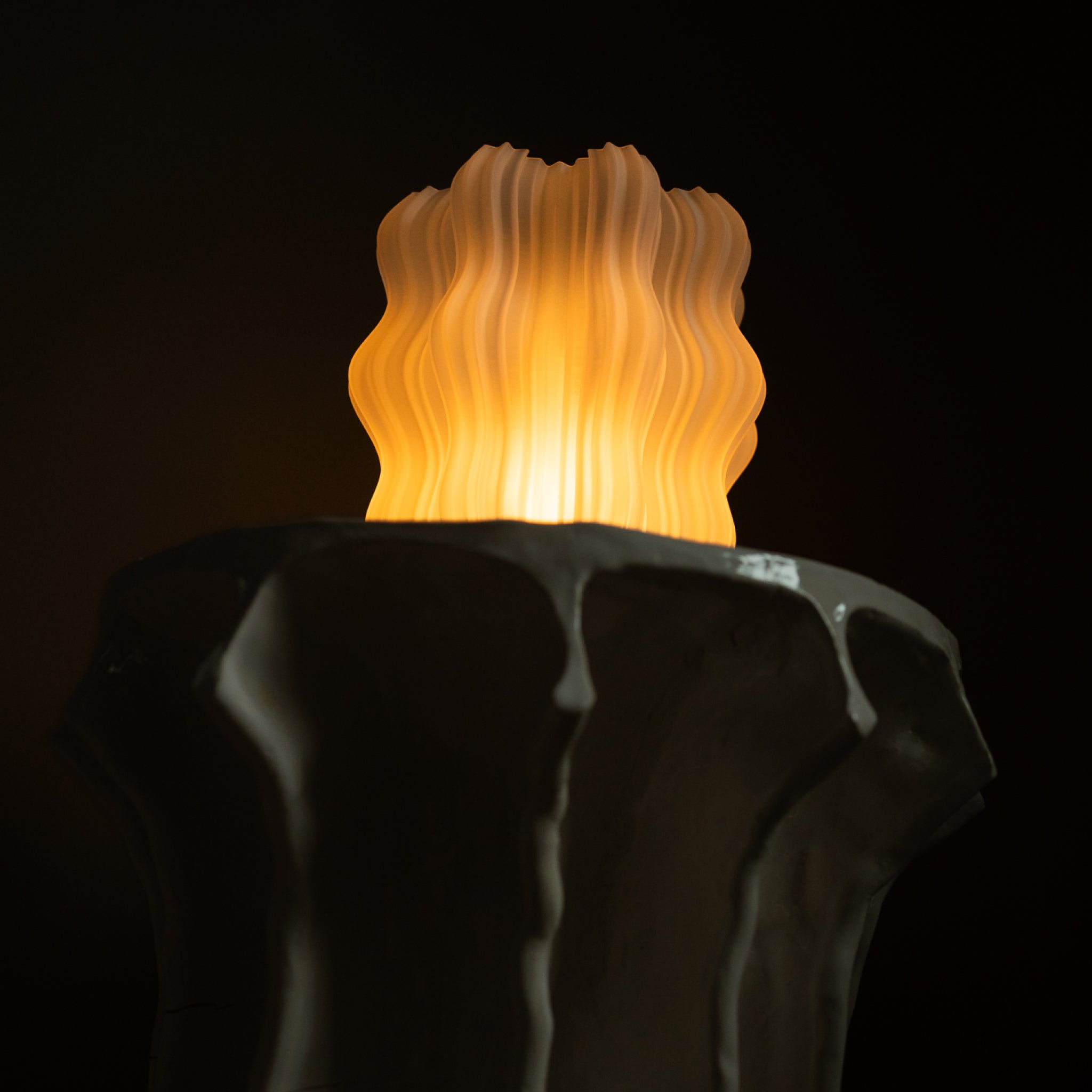 Cordless Mini Wavy Lamp – USB-C Rechargeable Sculptural Table Lamp