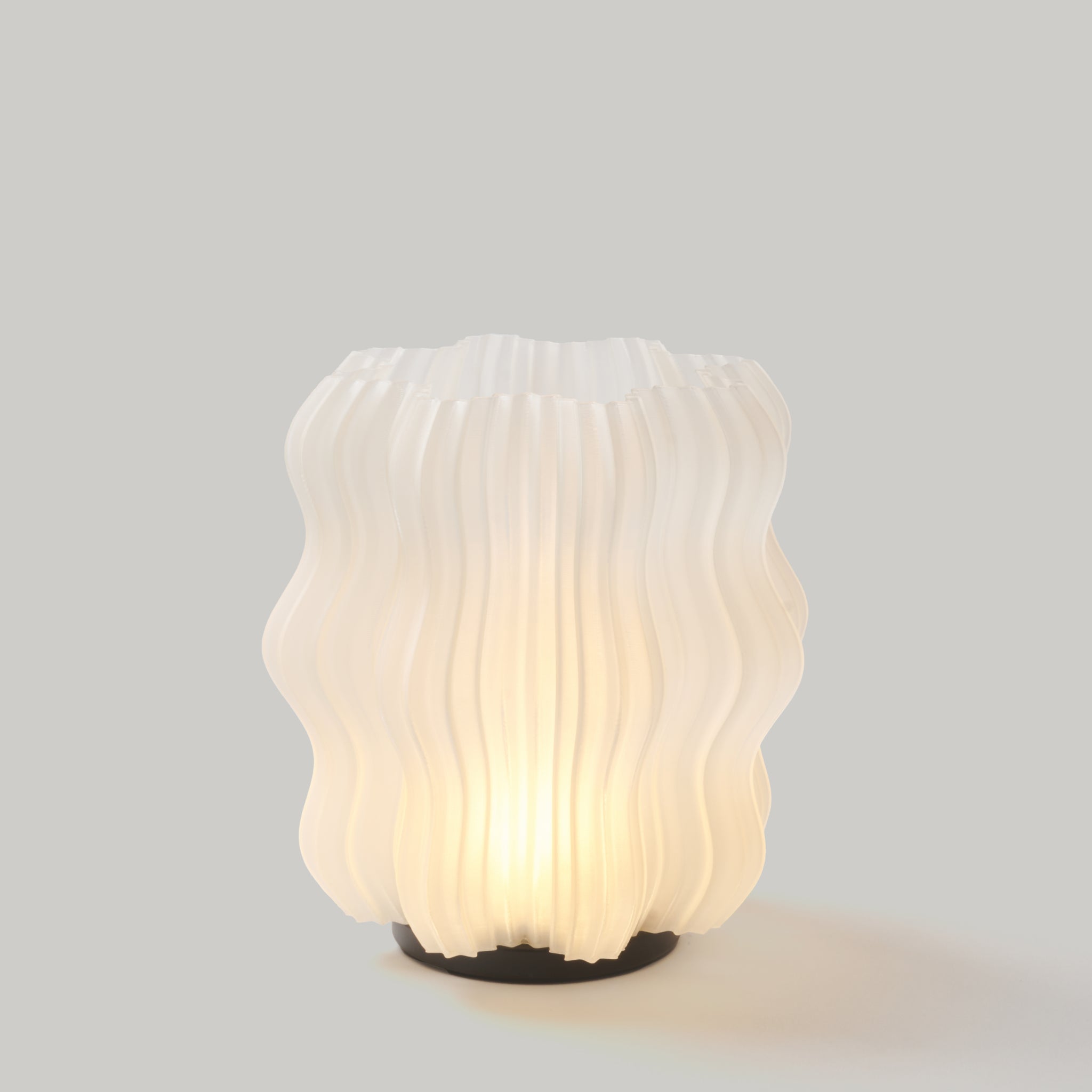 Cordless Mini Wavy Lamp – USB-C Rechargeable Sculptural Table Lamp