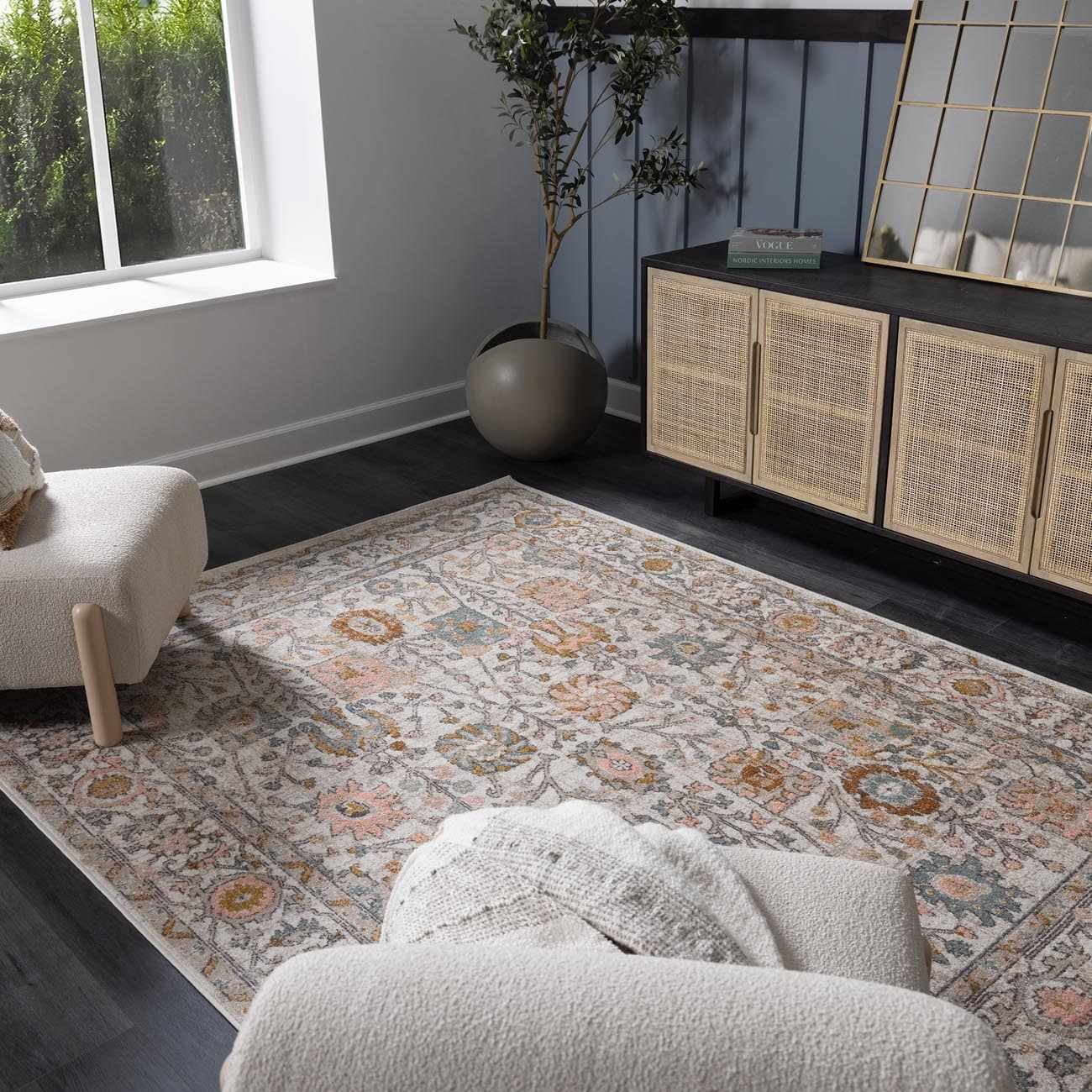 Herstmonceux Traditional Area Rug – Multicolor Medium Pile