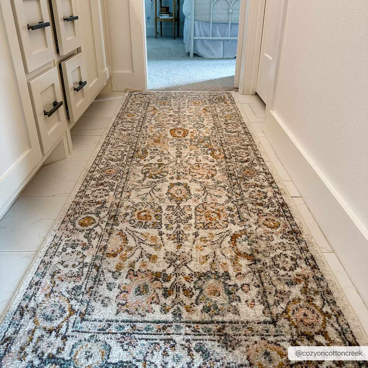 Herstmonceux Traditional Area Rug – Multicolor Medium Pile